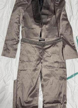 Костюм жіночий