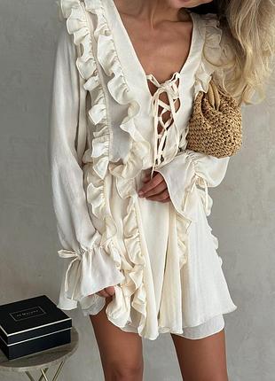 Шифоновое платье с воланами на шнуровке айвори