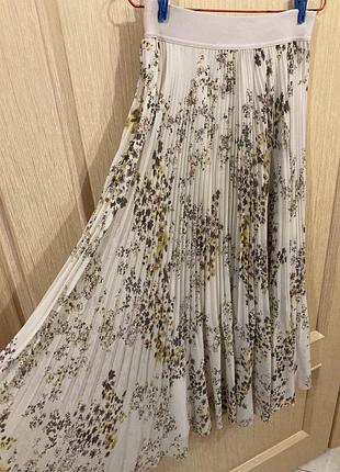 Спілниця в пліссіровку в квітковий принт