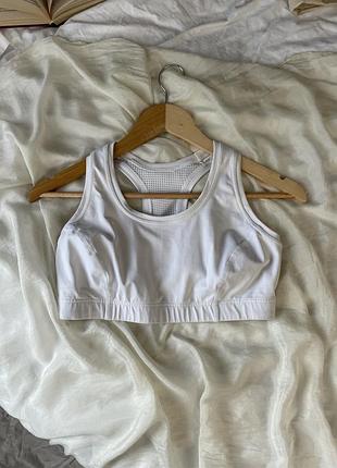 Білий спортивний топ