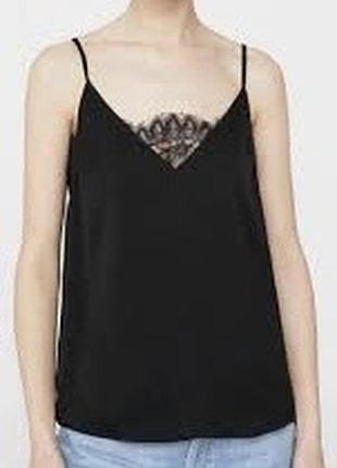 Стильна базова жіноча майка декорована мереживом