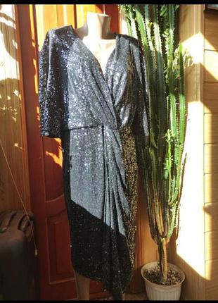 Красивое блестящие платье