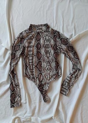 Боди в змеиный принт
