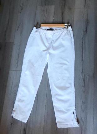 Белые джинсы