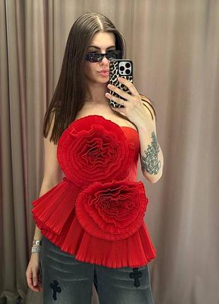 Топ з брошками квітами відкриті плечі