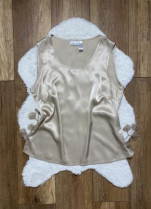 Атласна майка на широких брителях