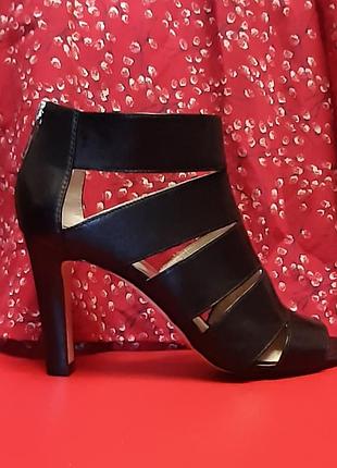 Нов якісні і шкіряні єфектні босоніжки michael kors