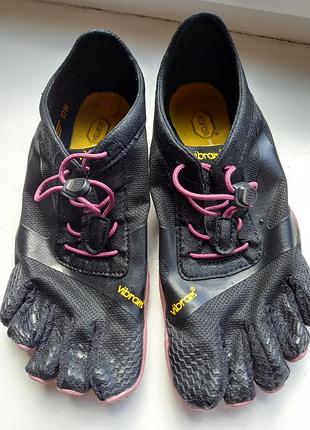 Fivefingers vibram.  38,37
в ідеальному стані. довжина устілки 23см