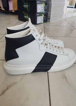 Высокие кожаные кроссовки гуess