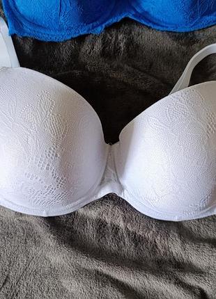 Бюстгалтер 90e