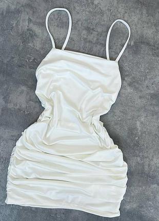 Жіноча біла міні сукня