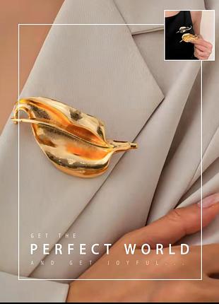 Гарна брошка квітка кала ,антуріум ,квіти,квіточка металізована золотом 18к (красивая брошь цветок)