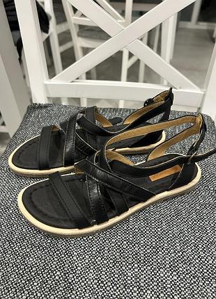 Босоніжки жіночі