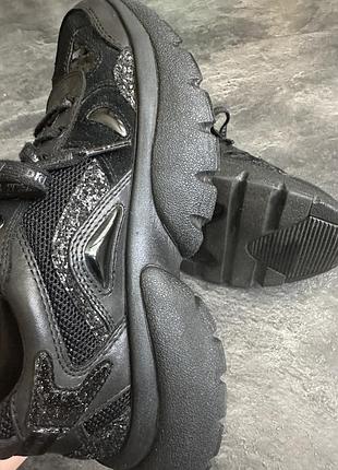 Женские черные кроссовки 37 р. maje