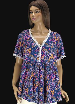 Брендовая блузка "shein" с контрастным кружевом и мелким цветочным принтом. размер xl.