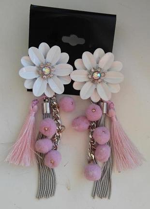 Распродажа серьги prettylittlething цветочные с помпонами и кисточками