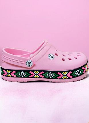 Розкішні білі крокс сабо крокси з орнаментом