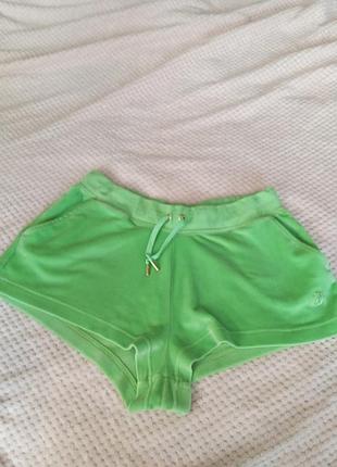 Шикарные шорты салатного цвета из велюра, бренд juicy couture