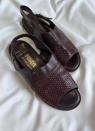 Чоловічі шкіряні сандалі