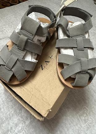 Шкіряні босоніжки zara