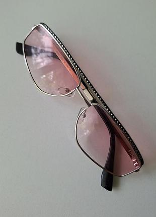 Fendi. солнцезащитные очки. розовые очки.