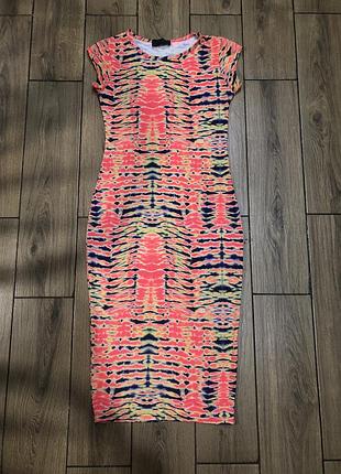Яркое летнее платье