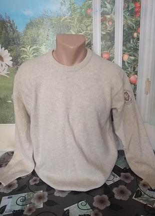 Светрик мягенький.