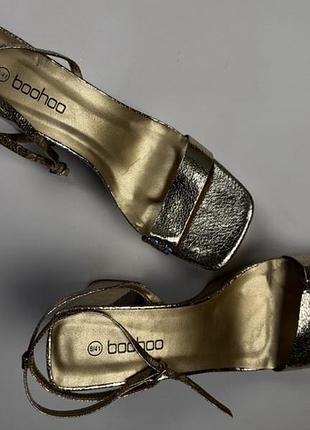 Босоніжки золотисті