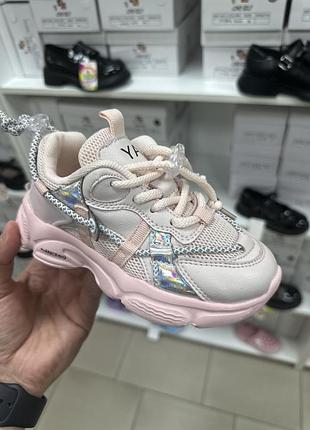 Крутезні кросівки для дівчинки