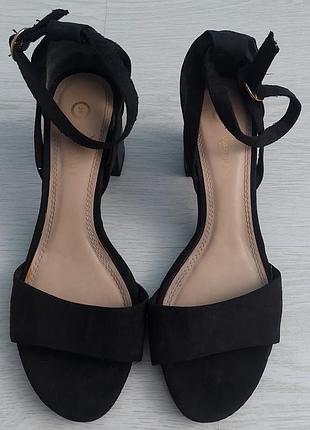 Шикарні босоніжки 39 розмір (дивіться уважно опис до товару)