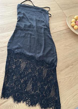 Сукня атласна з гіпюром.