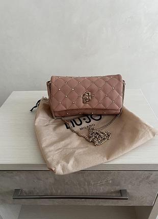 Шкіряна сумка-клач від бренду liu•jo