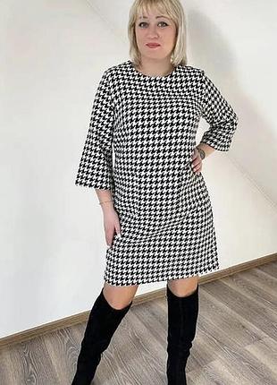 Трикотажное платье миди принт гусиная лапка