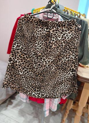 Спідниця жіноча леопардова з розрізом на ніжці м/л