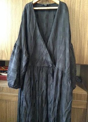 Черное платье. целое. интересные стильные рукава фонарики.