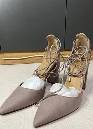 Жіночі туфлі asos