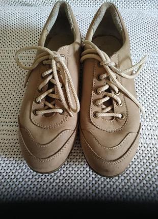 Кросівки . ольга русь.