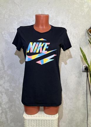 Жіноча футболка nike