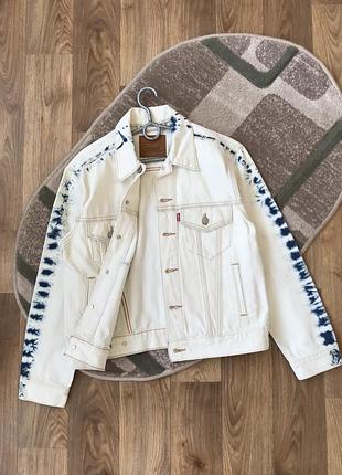 Жіноча джинсова куртка levis