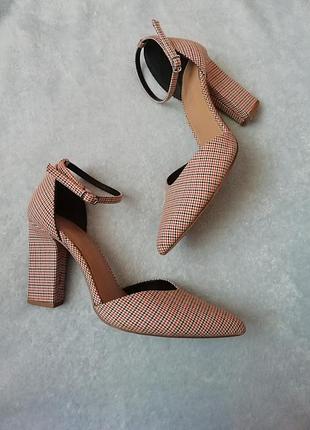 Открытые туфли