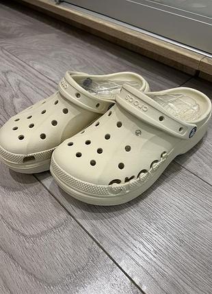 Сабо на високій платформі crocs baya platform w6 (uk 4) -23 см