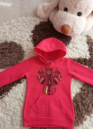 Теплое худи с капюшоном.