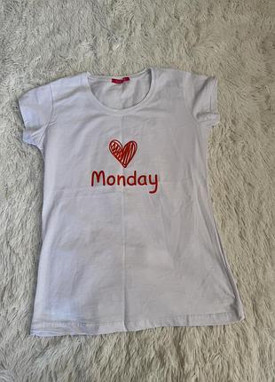 Біла футболка