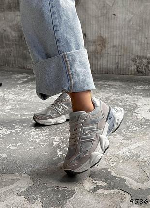 Кроссовки женские