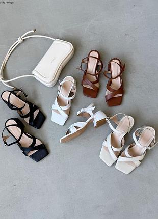 Босоніжки на підборах 5 см на широку ніжку