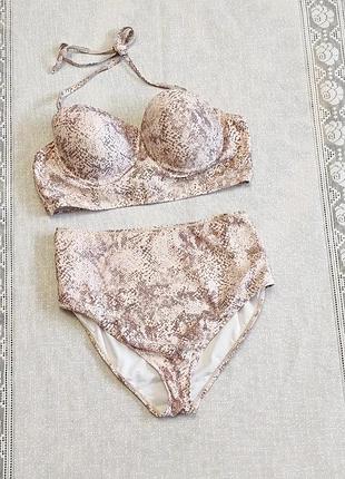 Красивый купальник