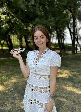 Біла сукня міні