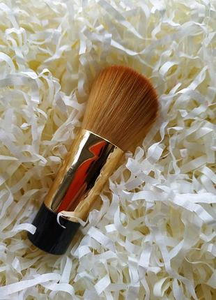 Chanel пензлик для макіяжу