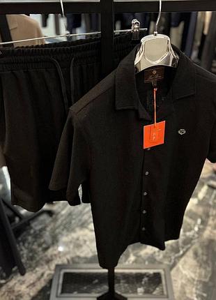 Чоловічий спортивний костюм