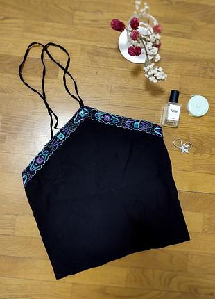 Топ с вышивкой, черный, эластичный